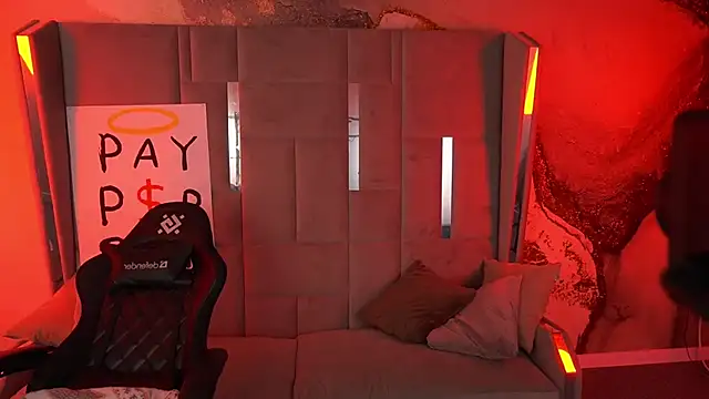 LylaYeess online show from October 31, 2025, 7:16 am