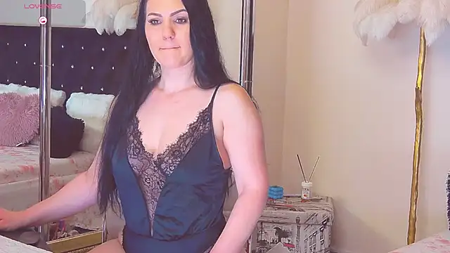 Estheraa online show from April 24, 2026, 4:25 am