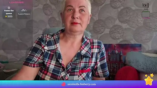 NicoleOlla online show from May 5, 2026, 2:03 am