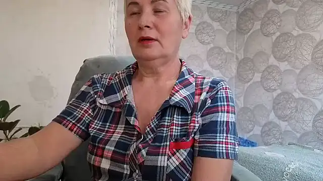 NicoleOlla online show from November 10, 2025, 7:35 am