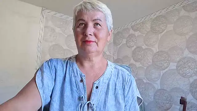 NicoleOlla online show from August 9, 2026, 5:35 am
