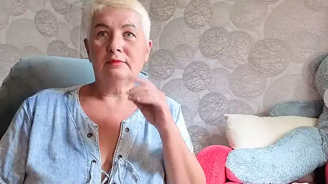 NicoleOlla online show from July 5, 2026, 4:41 am
