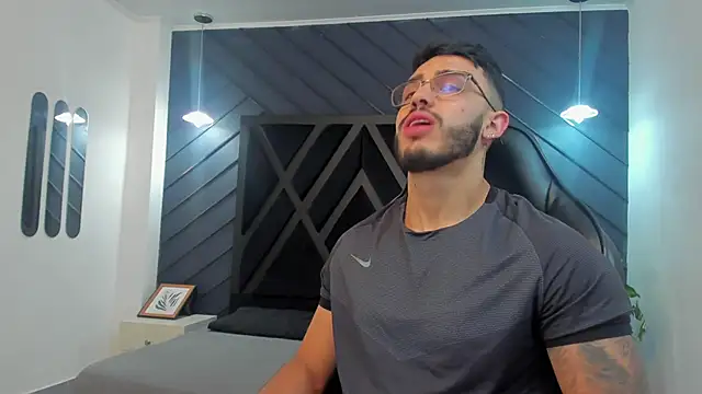 Liam Kleiin online show from November 11, 2025, 11:38 am