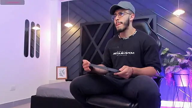 Liam Kleiin online show from October 4, 2025, 11:23 am