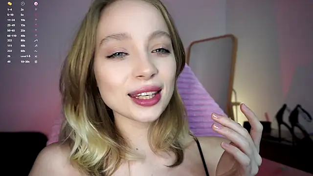  LISA BABYMETAL  online show from December 15, 2024, 11:45 am