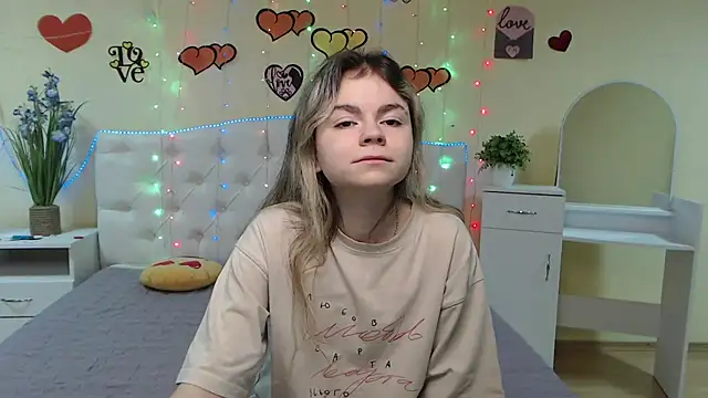 TinaRedly online show from March 13, 2025, 4:05 am