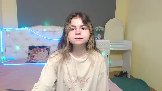TinaRedly online show from May 7, 2026, 5:33 am