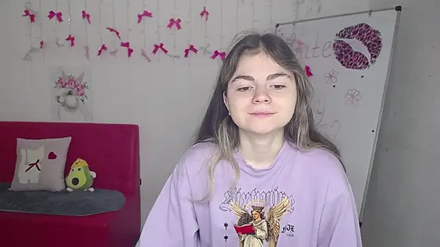 TinaRedly online show from May 4, 2026, 11:35 am