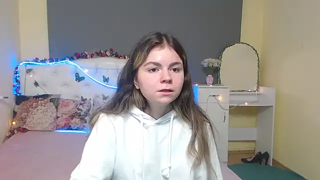 TinaRedly online show from May 1, 2026, 6:02 pm