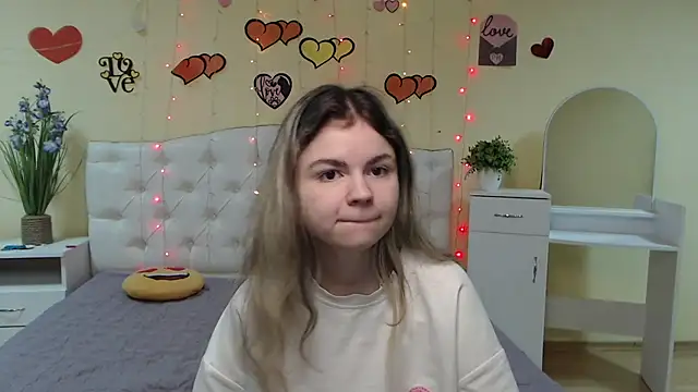 TinaRedly online show from March 9, 2025, 9:46 am