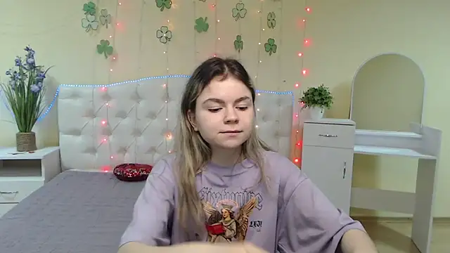 TinaRedly online show from March 15, 2025, 1:19 am