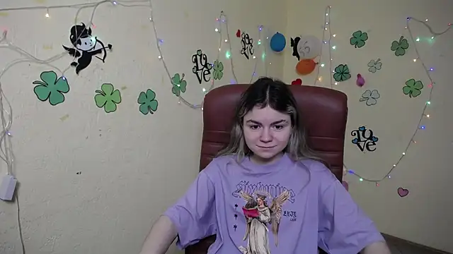 TinaRedly online show from March 14, 2025, 6:18 pm