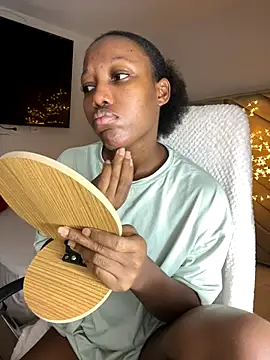 kellya  online show from November 14, 2025, 11:41 pm