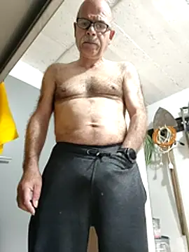 bottomhairy online show from June 12, 2026, 8:56 am
