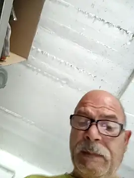 bottomhairy online show from May 6, 2026, 11:47 am