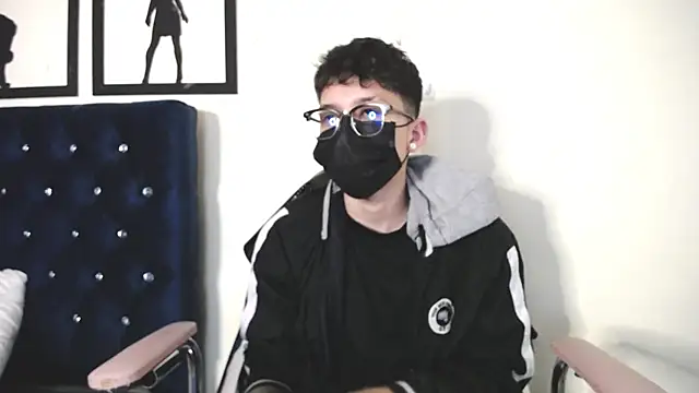  Thomas hot  online show from September 26, 2025, 3:46 am