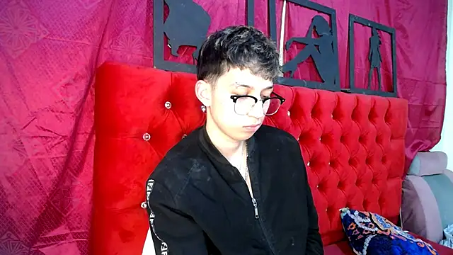  Thomas hot  online show from March 20, 2025, 6:52 am