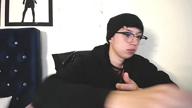  Thomas hot  online show from October 22, 2025, 4:01 am