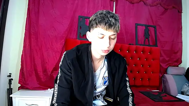  Thomas hot  online show from March 7, 2025, 1:53 am