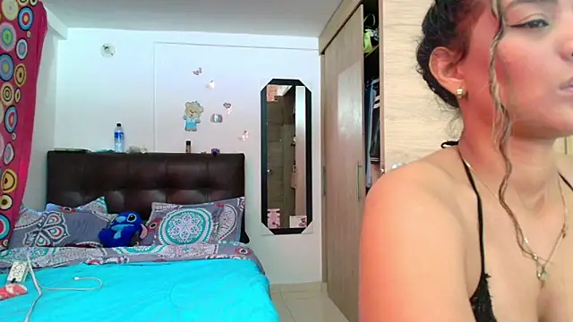 megan collins96 online show from November 18, 2025, 3:37 pm