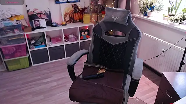 lissamuff online show from March 13, 2025, 8:59 am