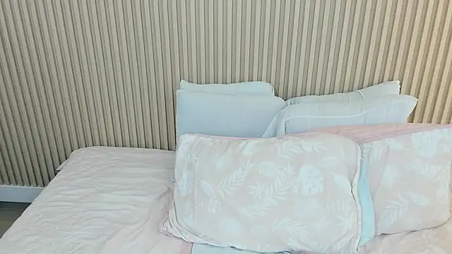 charlottebrowns  online show from May 31, 2026, 5:08 pm