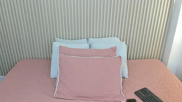 charlottebrowns  online show from June 7, 2026, 3:01 am