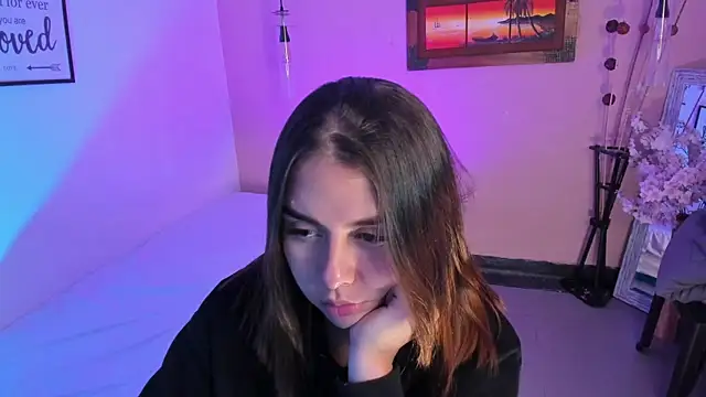 ArianaBaker online show from September 30, 2025, 1:28 pm