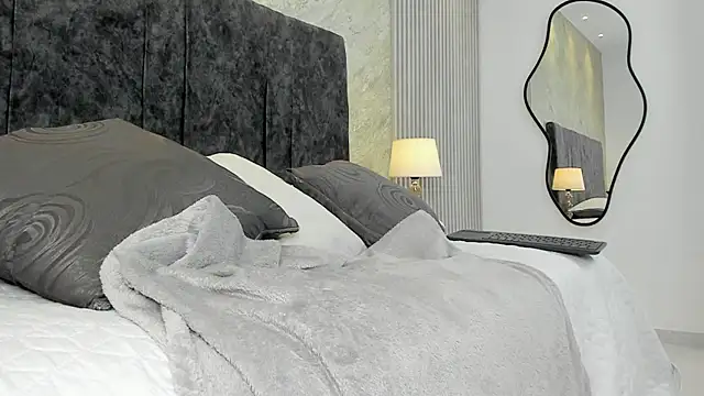 lola  sweetx online show from September 24, 2025, 10:33 am