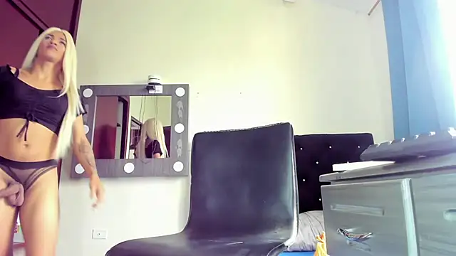 xmissinchesxx online show from September 17, 2025, 6:21 pm