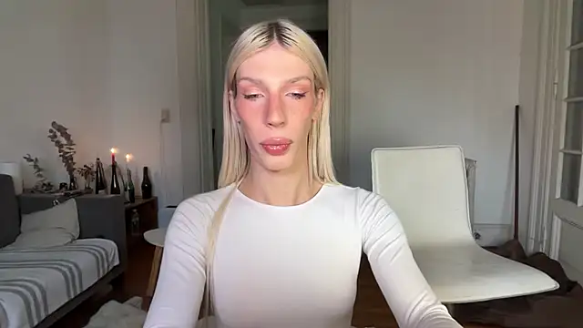 AliceSnowCatt online show from May 9, 2026, 3:04 pm