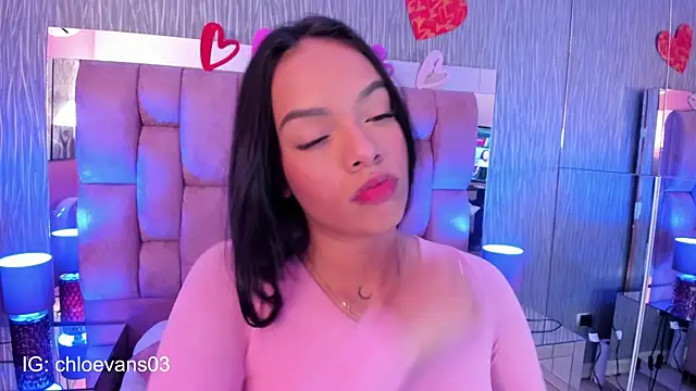 Chloe evans   online show from September 24, 2025, 11:39 am