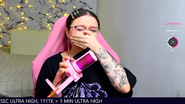 me  hanna online show from March 4, 2025, 11:32 pm