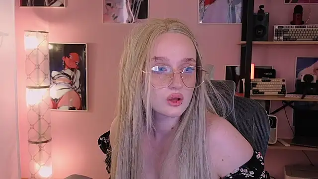Snapshot of ELLIEJAY chatting on June 3, 2026, 5:08 am ELLIEJAY online show from June 3, 2026, 5:08 am