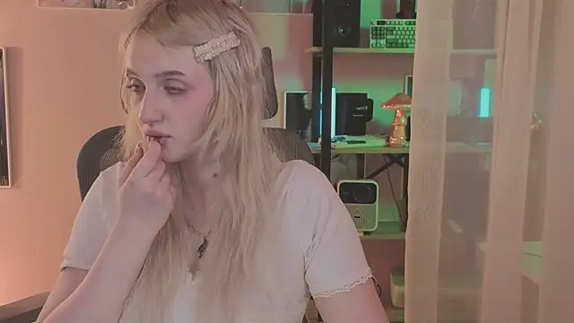Snapshot of ELLIEJAY chatting on June 17, 2026, 9:41 am ELLIEJAY online show from June 17, 2026, 9:41 am