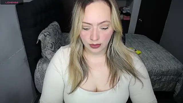 Valentina St online show from October 28, 2025, 9:14 pm