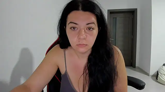 amiraisa11 online show from July 21, 2026, 2:47 am