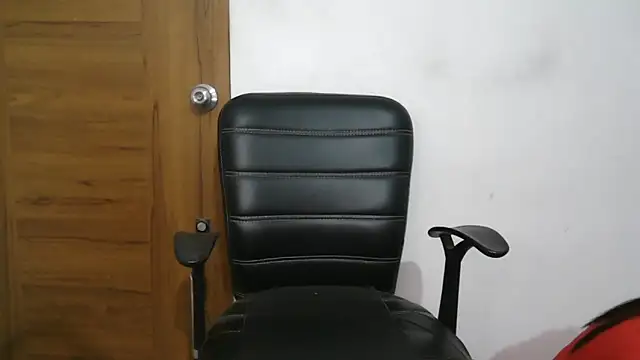 Suzie darling online show from October 28, 2025, 1:54 pm