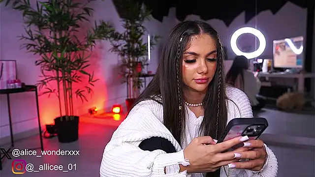 VanessaSimon online show from March 18, 2025, 6:06 am