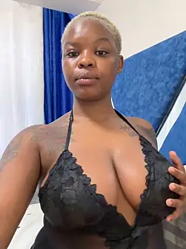 Snapshot of SexxyLunar chatting on June 16, 2026, 6:46 am SexxyLunar online show from June 16, 2026, 6:46 am