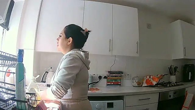 magical mia online show from September 24, 2025, 1:06 pm