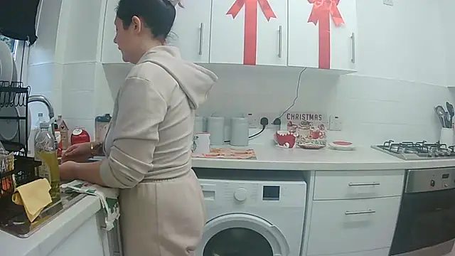 magical mia online show from December 17, 2025, 9:03 am