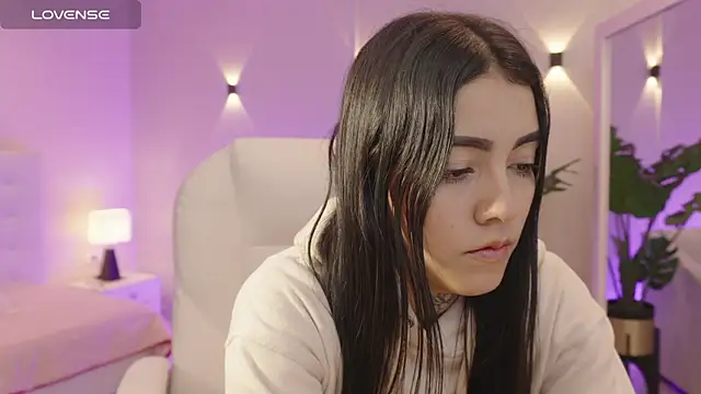 miagomezweb1 online show from October 14, 2025, 1:23 pm