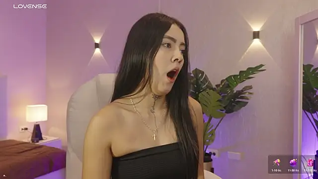 miagomezweb1 online show from November 6, 2025, 2:10 pm