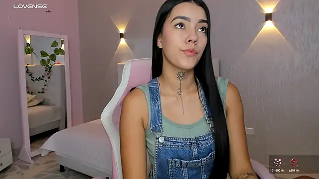 miagomezweb1 online show from March 15, 2025, 12:56 pm