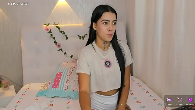 miagomezweb1 online show from March 21, 2025, 1:12 pm