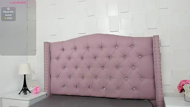 Snapshot of MonicaSchwartz chatting on February 18, 2026, 7:32 pm MonicaSchwartz online show from February 18, 2026, 7:32 pm