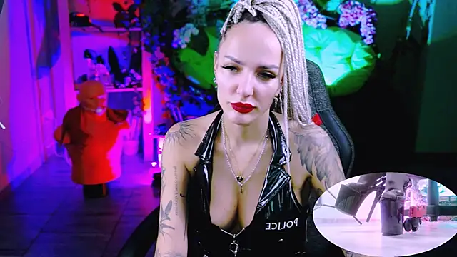 MonicaMaxwel online show from December 2, 2025, 11:12 am