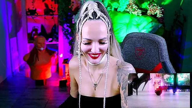 MonicaMaxwel online show from November 1, 2025, 12:10 pm