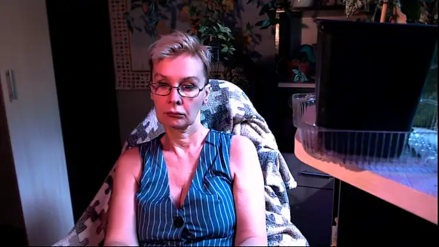 HelgaHimmell online show from June 12, 2026, 2:15 pm